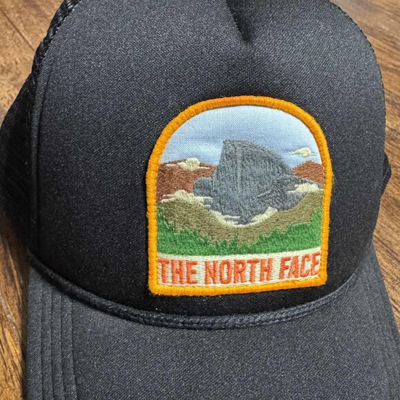 THE NORTH FACE TRUCKEE Snapback TRUCKER HAT BLACK/VALLEY PATCH NWOT - Picture 2 of 4